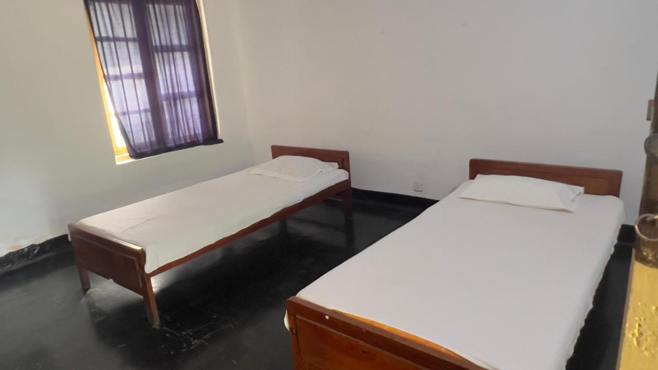 Resthouse Vavuniya Hotel Екстериор снимка