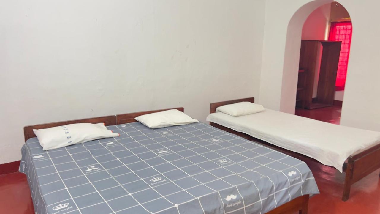 Resthouse Vavuniya Hotel Екстериор снимка