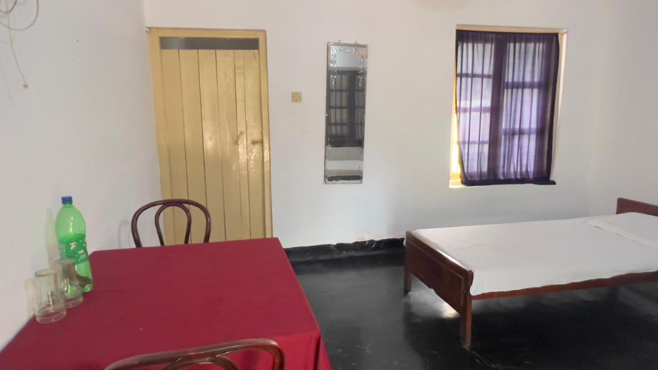 Resthouse Vavuniya Hotel Екстериор снимка